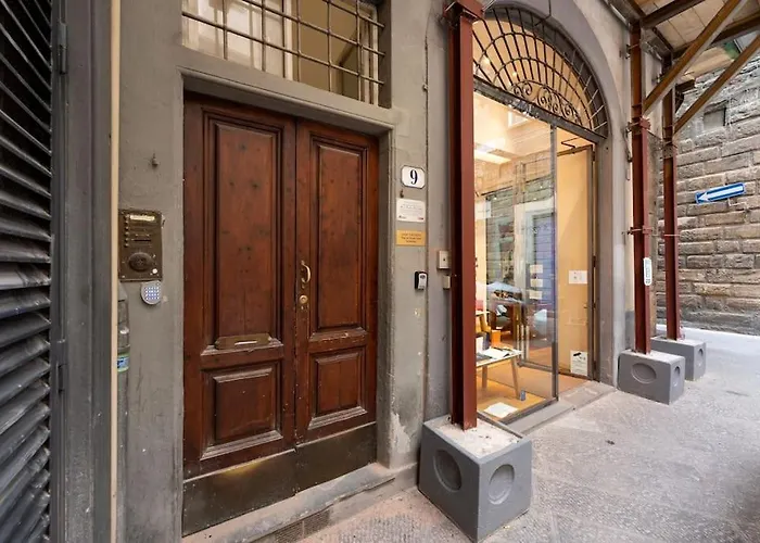Keys Of Italy - Corsob 9 - Florentine Close To Palazzo Vecchio Florence
